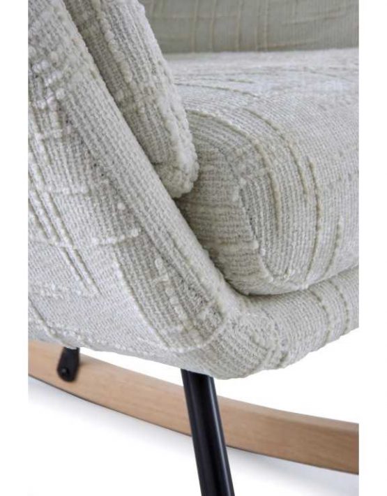 sillon-lactancia-dona-tapizado-en-chenilla-blanco-patas-metalicas-y-patin-madera