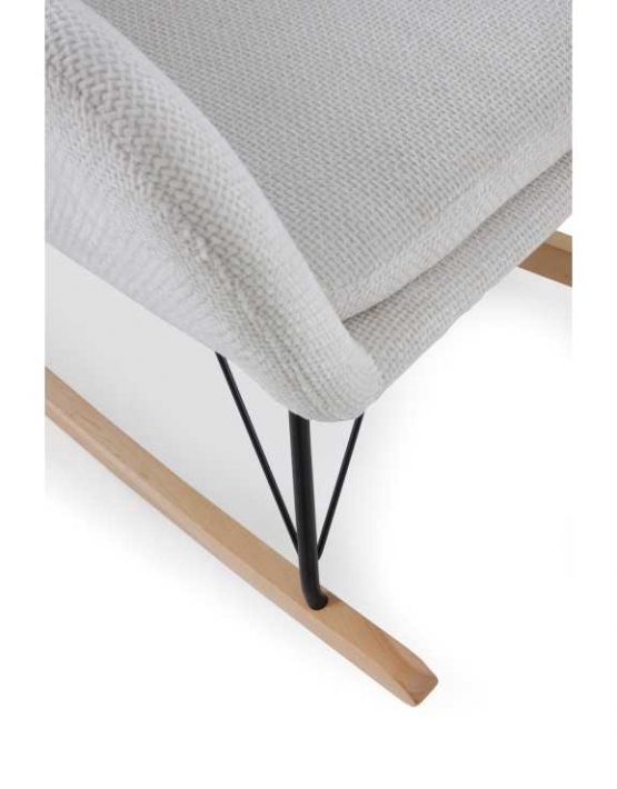 terrasa-balancin-tapizado-en-chenilla-blanco-patas-metalicas-y-patin-madera